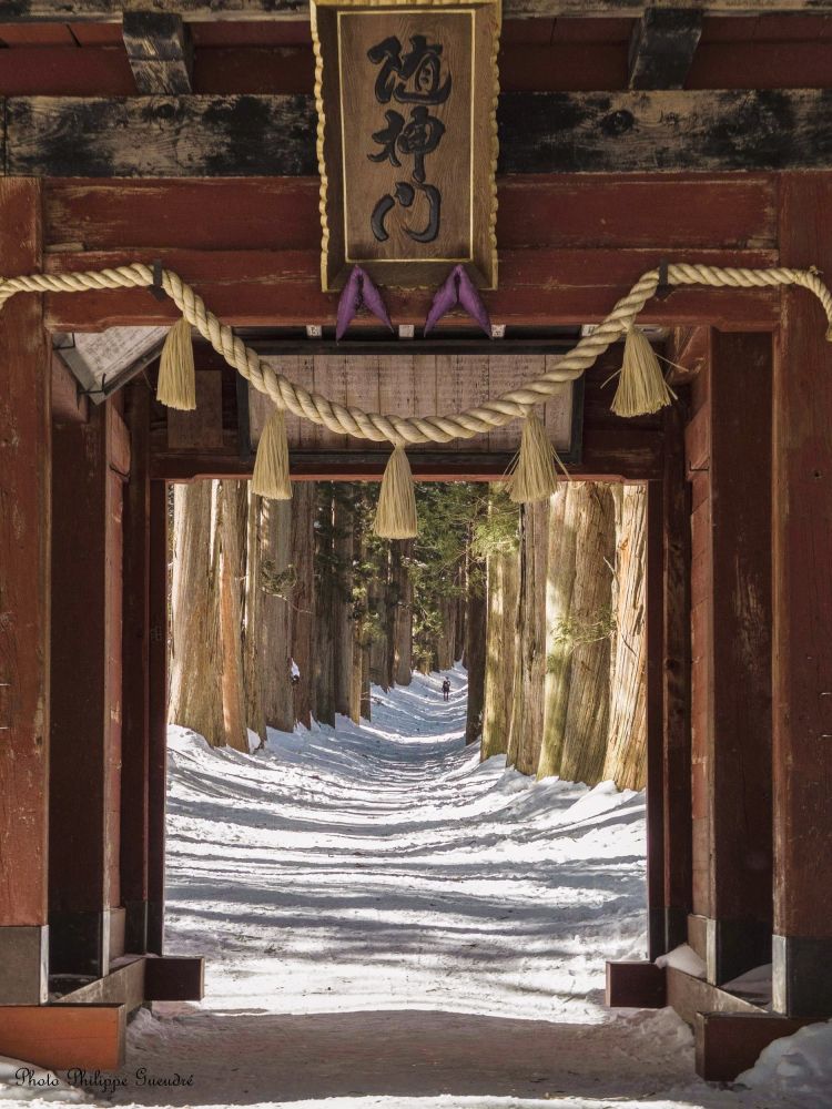 temple sous la neige au Japon