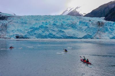 Matthieu Reynier approche du perito moreno en kayak de mer