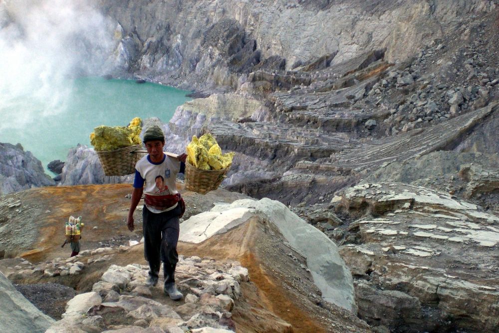 Porteur de souffre au Kawah Ijen