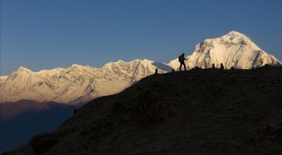 Lever de soleil sur le Daulaghiri, sur le trek des balcons des Annapurnas