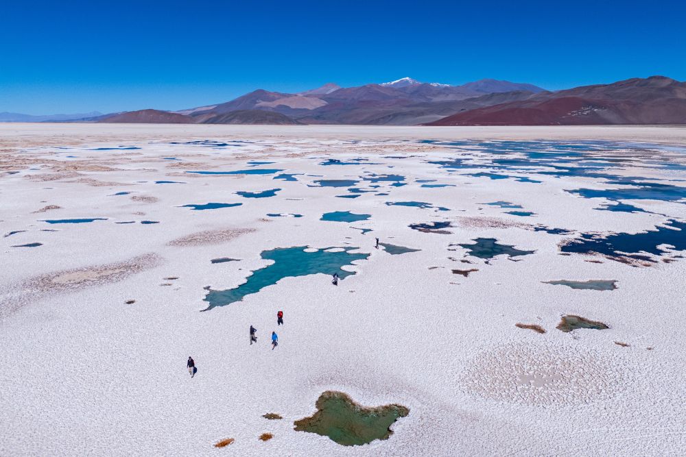 Trous d'eau au mileu du salar, Atacama, Argentine