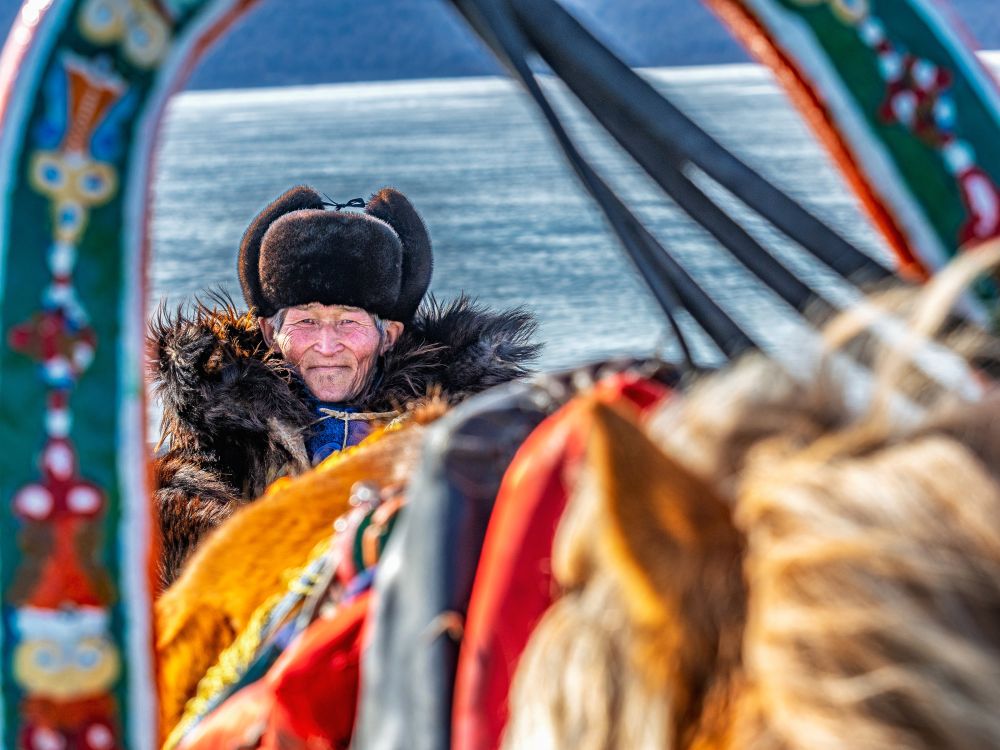 Nomade Darkhad sur son traineau à cheval lors du festival des glaces
