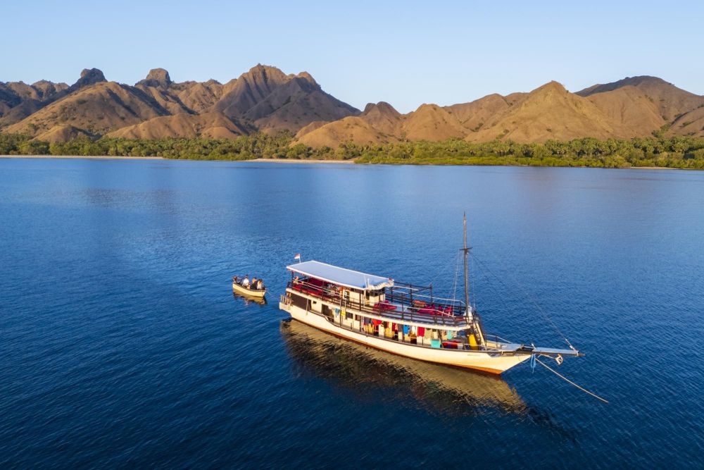 Navigation en bateau traditionnel dans l'archipel des Komodo