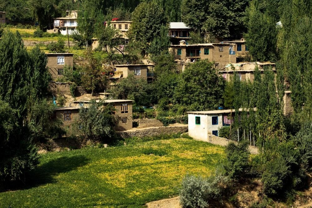 Habitat aux abords de la rivière Pianj