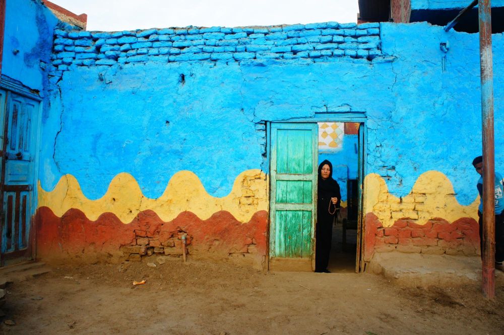 Femme village nubien Egypte croisière le long du Nil balade