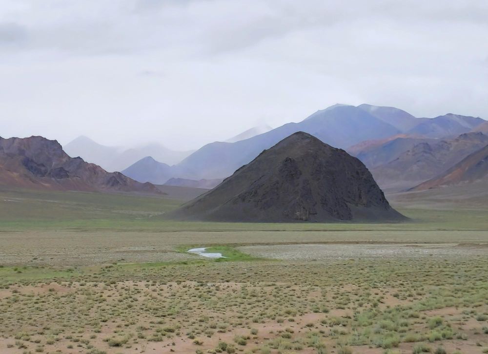 Le haut Pamir tadjik, minéral avec et ses teintes variées