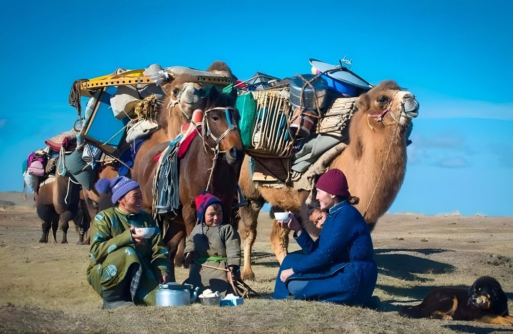 Moment de pause en compagnie des nomades Zarchin, voyage en Mongolie