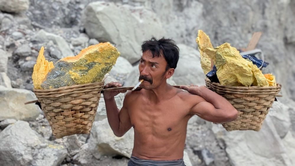 Porteur de soufre au Kawah Ijen
