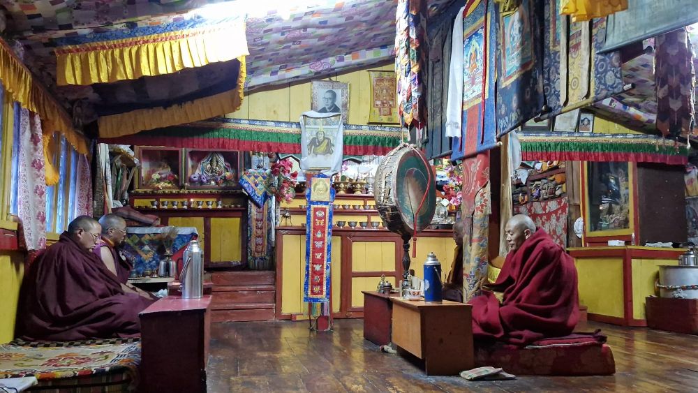 puja matinale au monastère