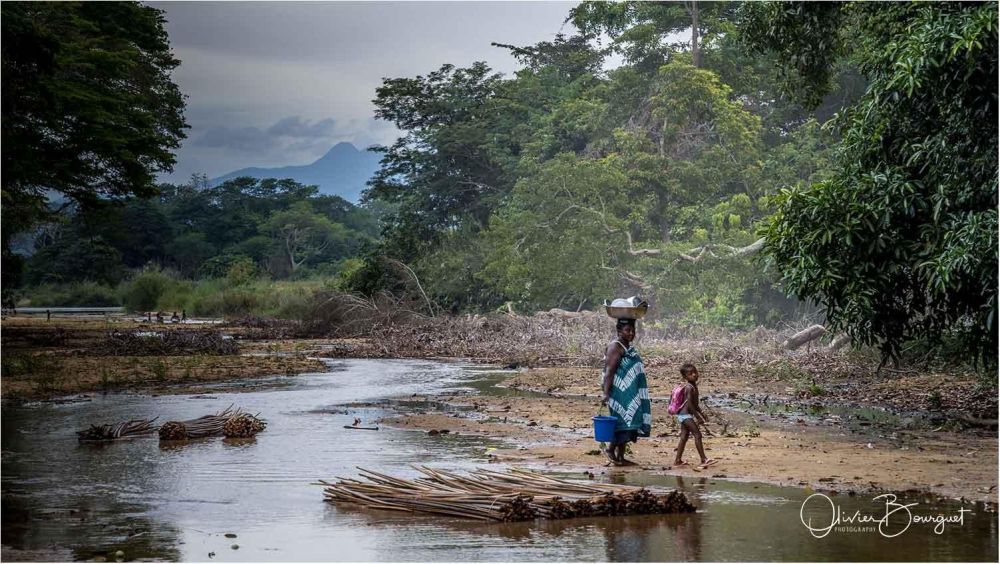 Femme malgache et son enfant, nord Madagascar