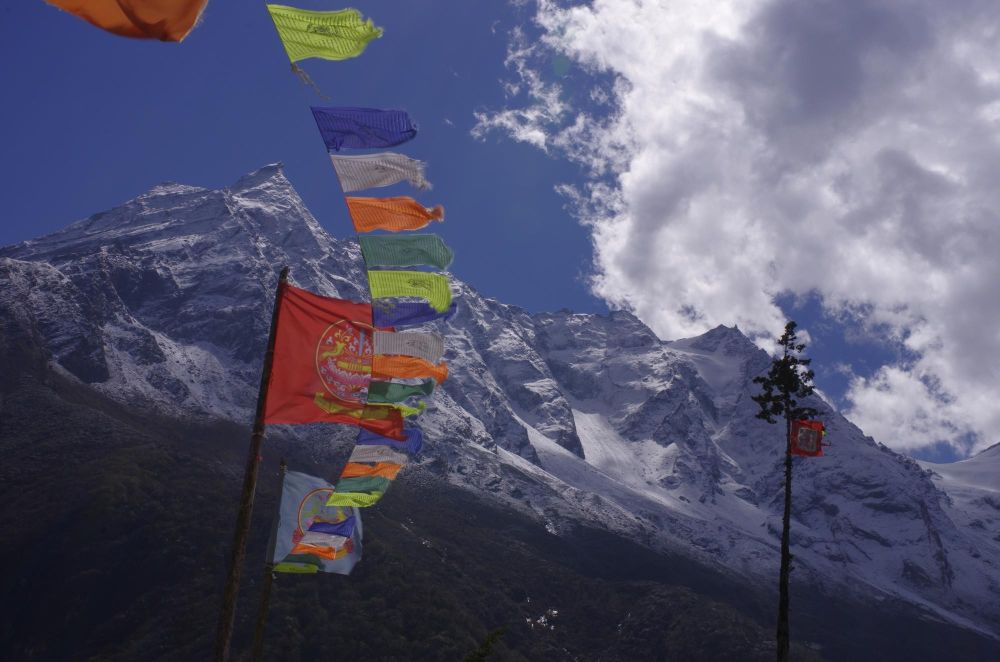 drapeaux à prière région du Manaslu