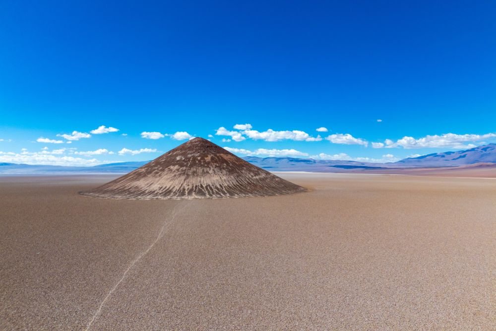 Le fameux cono de Arita sur le désert d'Arizaro