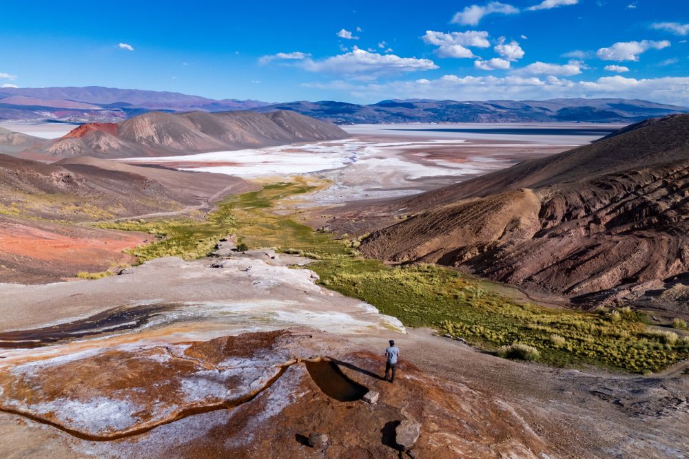 Vue sur la vega et le salar d'Antofalla depuis le site exceptionnel de Botijuela