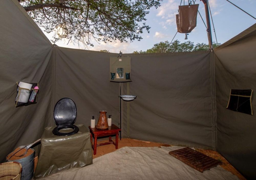 Salle de bain en suite tente Botswana