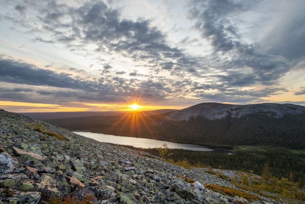 Randonnée depuis un sommet de Laponie, en Finlande
