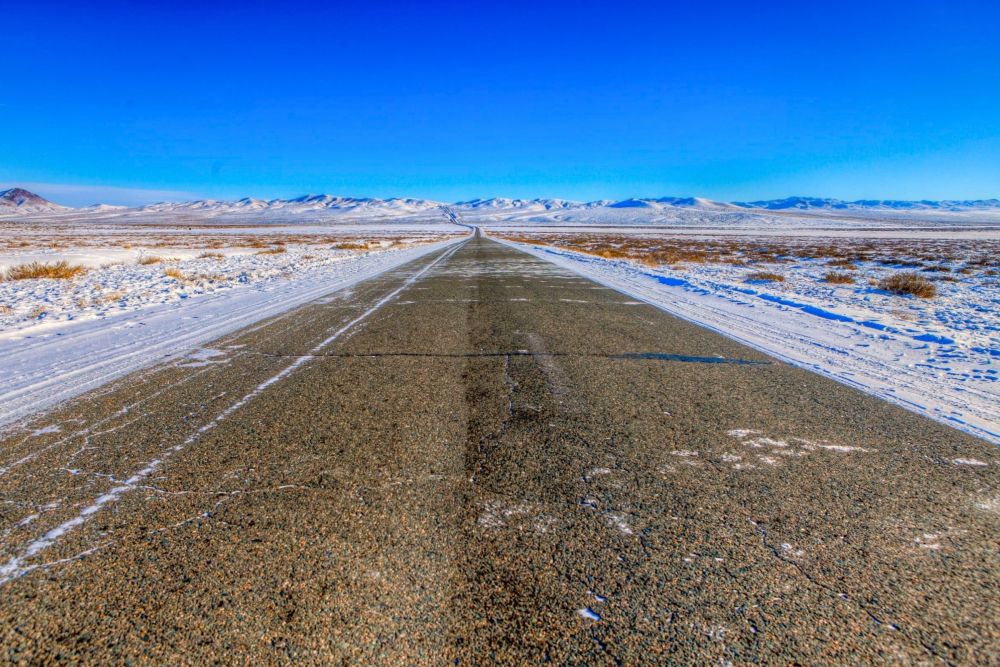 La route dans la steppe