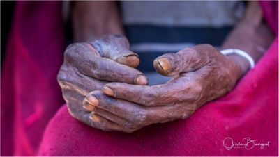 mains d'une femme ethiopienne marquées par l'âge mains d'une femme ethiopienne marquées par l'âge