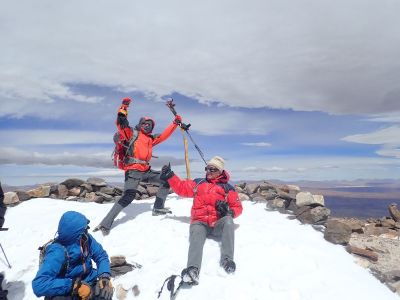 © Il subsiste un névé persistant au sommet de l'Uturuncu - Jour 13 : Ascension de l'Uturuncu (6008m) Jour 13 : Ascension de l'Uturuncu (6008m)