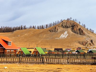 © Nicolas Fragiacomo - Le petit village de Khatgal , sur le lac Khövsgöl Le petit village de Khatgal , sur le lac Khövsgöl