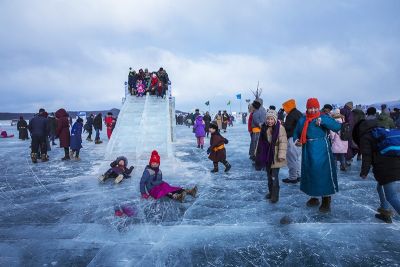 © Terres Oubliées - Un toboggan en glace lors du festival Un toboggan en glace lors du festival