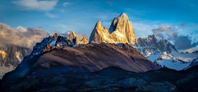 Le Fitz Roy et le Cerro Torre dominent ce paysage emblématique de la Patagonie