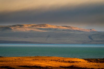 La route révèle toujours des lumières incroyables en Patagonie, Chili