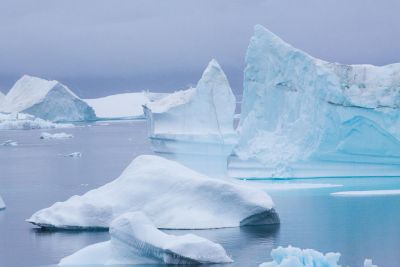 Vue du bateau entre Tiniteqilaaq et Kulusuk au Groenland