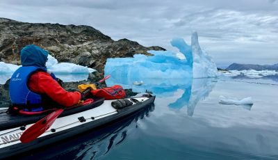 Kayak dans le fjord Sermilik au Groenland