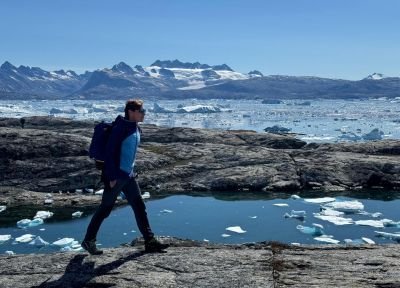 Kayak près du village de Tiniteqilaaq au Groenland