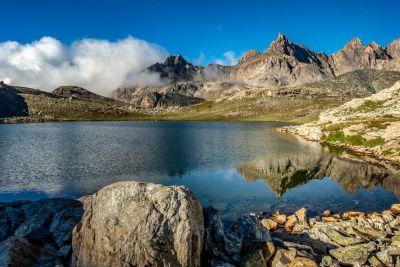 Jour 3 : Détour par l’Italie, retour en France et sentier oublié. Nuit en gîte