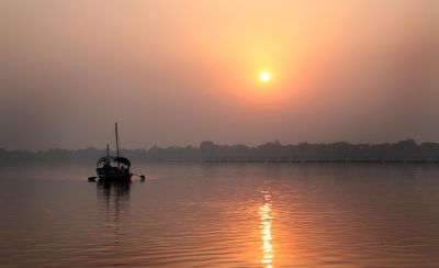 © Ysabelle Forest - Jour 8 : Arrivée à Varanasi (Bénarès) par le fleuve Jour 8 : Arrivée à Varanasi (Bénarès) par le fleuve