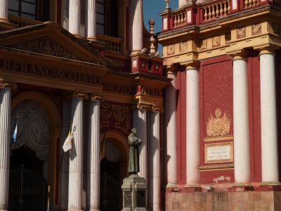 La belle architecture coloniale et colorée de Salta