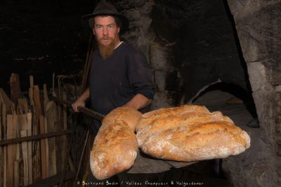 Jour 1 : Rendez-vous à Gap ou dans le Champsaur – Cuisson au four à pain et plantes sauvages