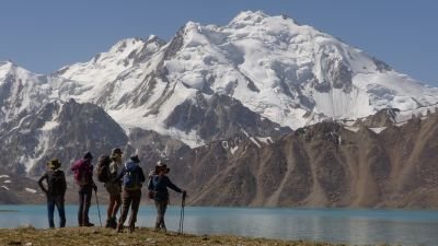 © Matthieu Libeer - Aux abords du lac Zaroshkul dans le massif du Pamir Aux abords du lac Zaroshkul dans le massif du Pamir