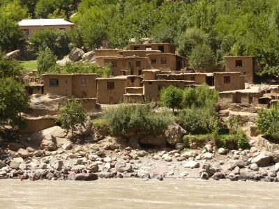 © Matthieu Libeer - Village afghan de l'autre côté de la rivière Pjang Village afghan de l'autre côté de la rivière Pjang