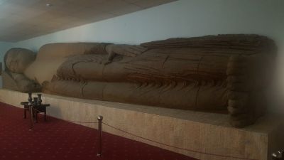 © Matthieu Libeer - Le célèbre buddha couché du musée de Dushanbé Le célèbre buddha couché du musée de Dushanbé