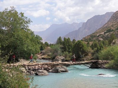 © Paul Grigulis - Traversée de la rivière Karakul Traversée de la rivière Karakul