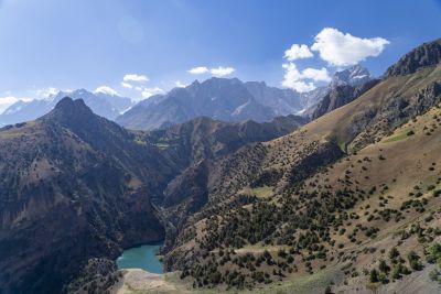 © Matthieu Reynier - Le lac Pushtikul lové au creux des montagnes Le lac Pushtikul lové au creux des montagnes