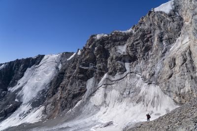 © Matthieu Reynier - Au pied des glaciers aux abords du col Au pied des glaciers aux abords du col