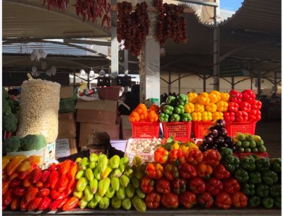 © Kama Tulkibayeva - Unsplash - Etal sur un marché de Tachkent Etal sur un marché de Tachkent