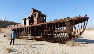 © Terres oubliées - Moynak et le cimetière des bateaux de la mer d'Aral Moynak et le cimetière des bateaux de la mer d'Aral