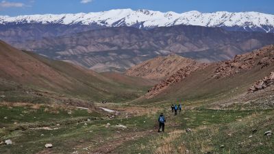 © Matthieu Libeer - Montagnes multicolores aux abords du lac Song Kul Montagnes multicolores aux abords du lac Song Kul
