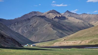 © Matthieu Libeer - Le lac Tchatyr Kul , encore gelé Le lac Tchatyr Kul , encore gelé