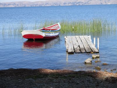 © Terres Oubliées - Barques traditionnelles sur le lac Tititcaca Barques traditionnelles sur le lac Tititcaca