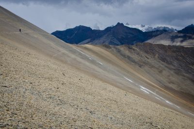 Le décor est de plus en plus minéral