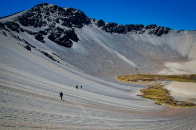 Jour 13 :  Laguna Chiscacalliuani - Rio Chacha Kumani (4750 m) - Vallée Jayllawaya (4480 m)