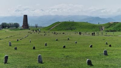 Jour 3 : Tour de Burana - rando au Canyon de Konorchok  - Lac Son Kul  3100m