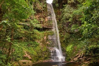 © Julien Defourny - Lors de nos balades, nous sommes entourés par l'eau et les cascades... Lors de nos balades, nous sommes entourés par l'eau et les cascades...