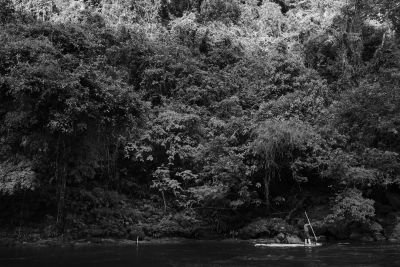 © Julien Defourny - Sur la rivière Coangos Sur la rivière Coangos