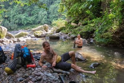 © Julien Defourny - Moment de pause et baignade. Moment de pause et baignade.
